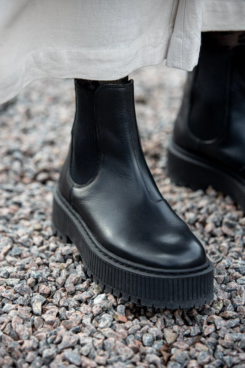 Alina Chelsea boots — Black