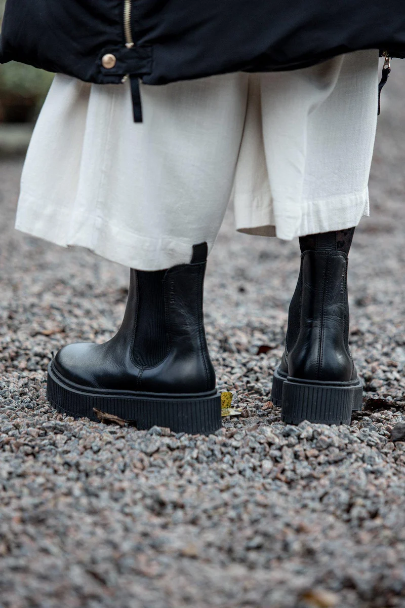 Alina Chelsea boots — Black