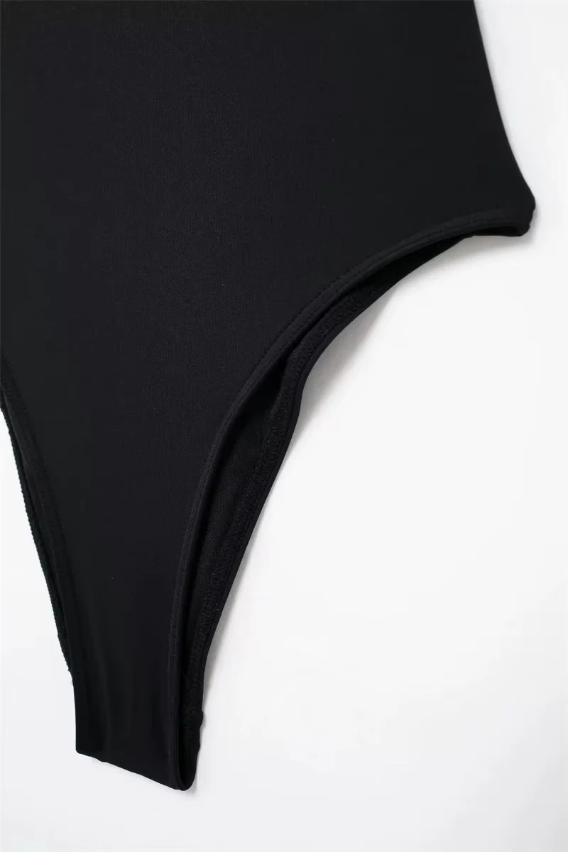 Schulterfreier Damen-Body mit Schleifendetail – Veloura