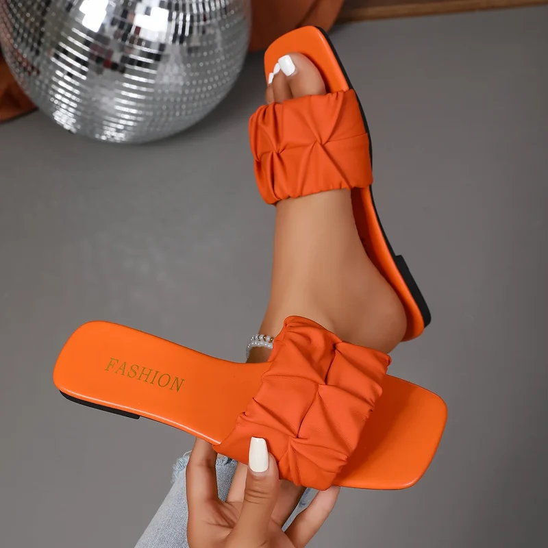 Damen-Sandalen mit Faltenoptik und flacher Sohle – Velmora