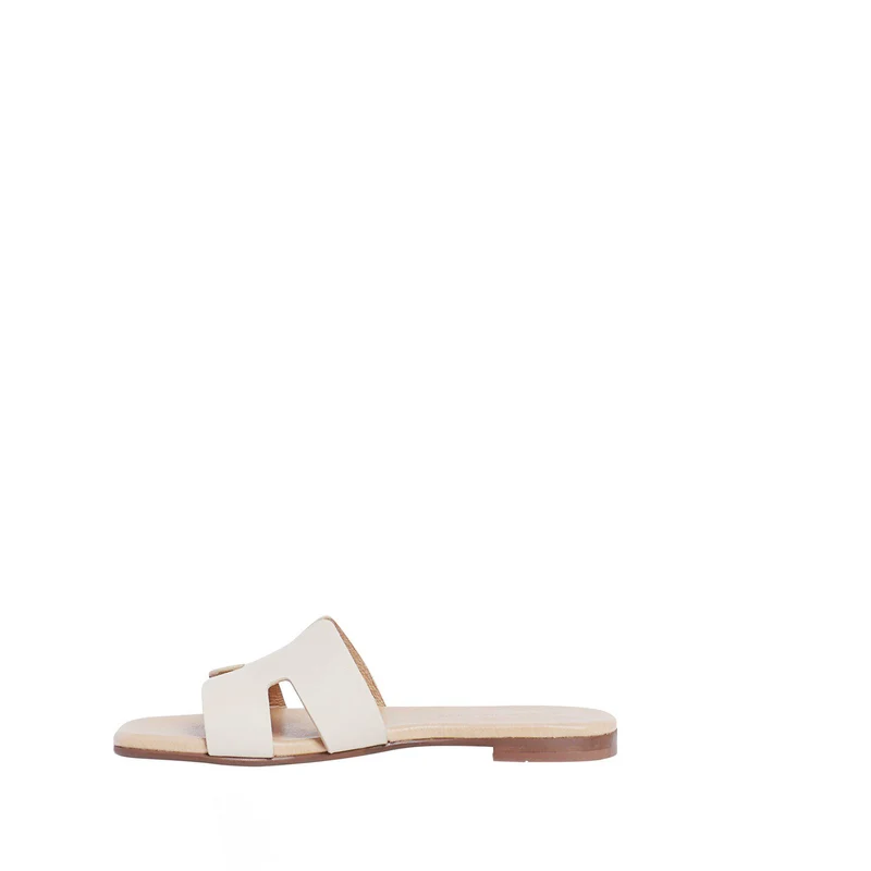 Madeleine Outlet — Sand
