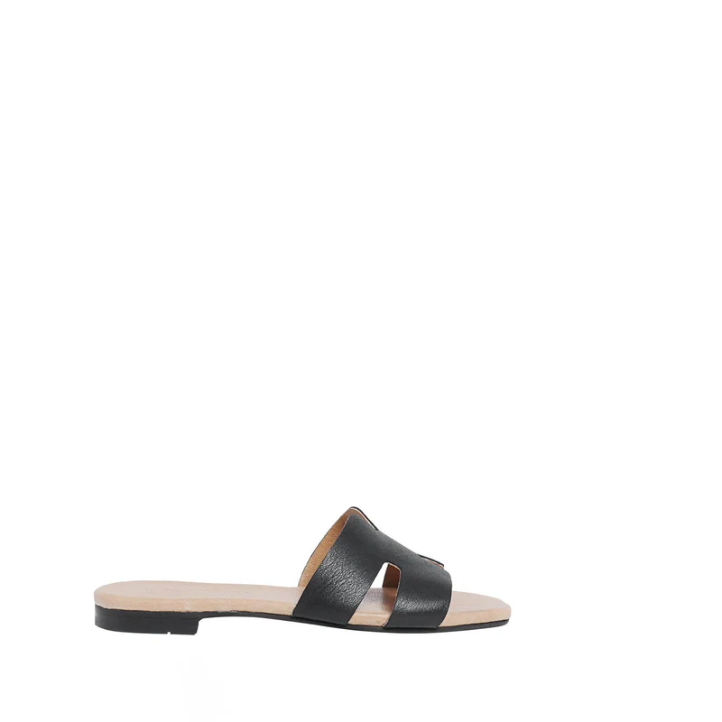 Madeleine Outlet — Black