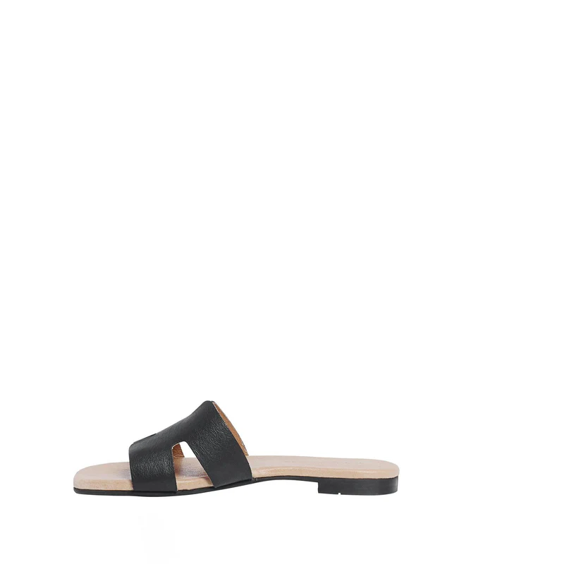 Madeleine Outlet — Black