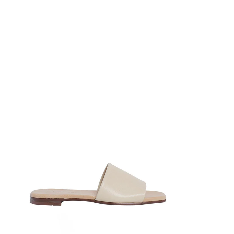 Madeleine Outlet — Sand