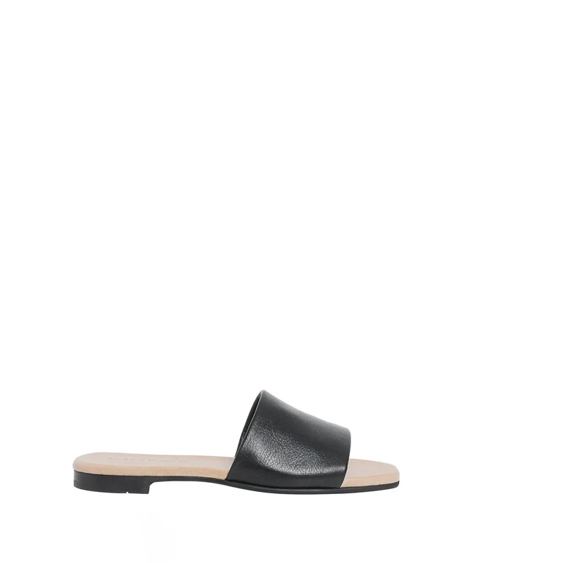 Madeleine Outlet — Black