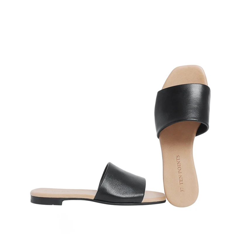 Madeleine Outlet — Black