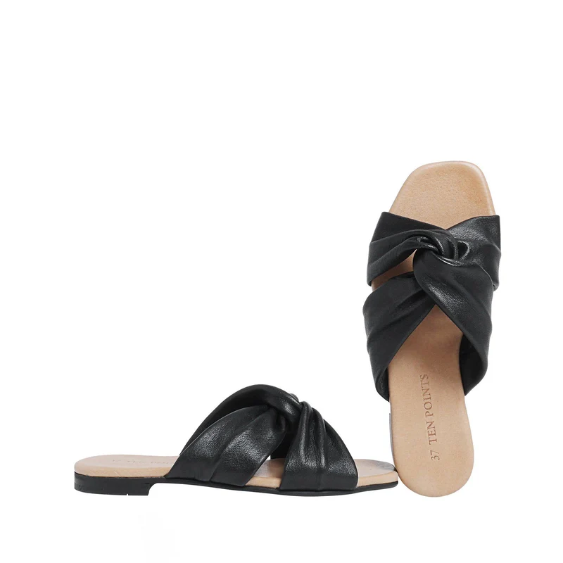 Madeleine Outlet — Black