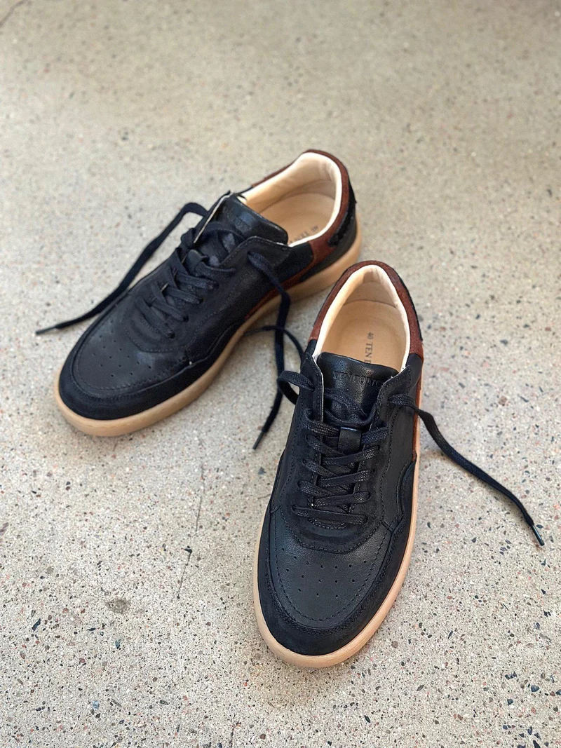 Edit Sneakers — Black