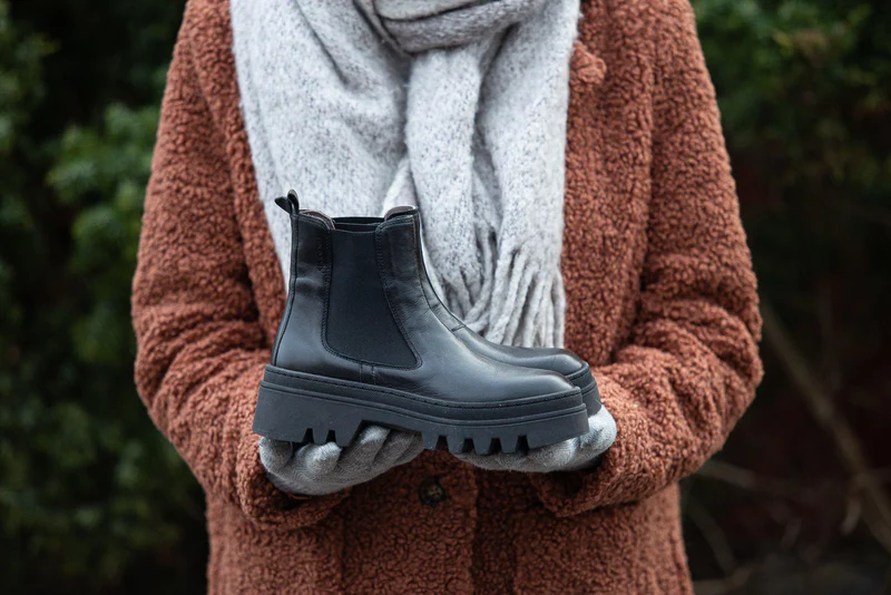Hedda Outlet — Black