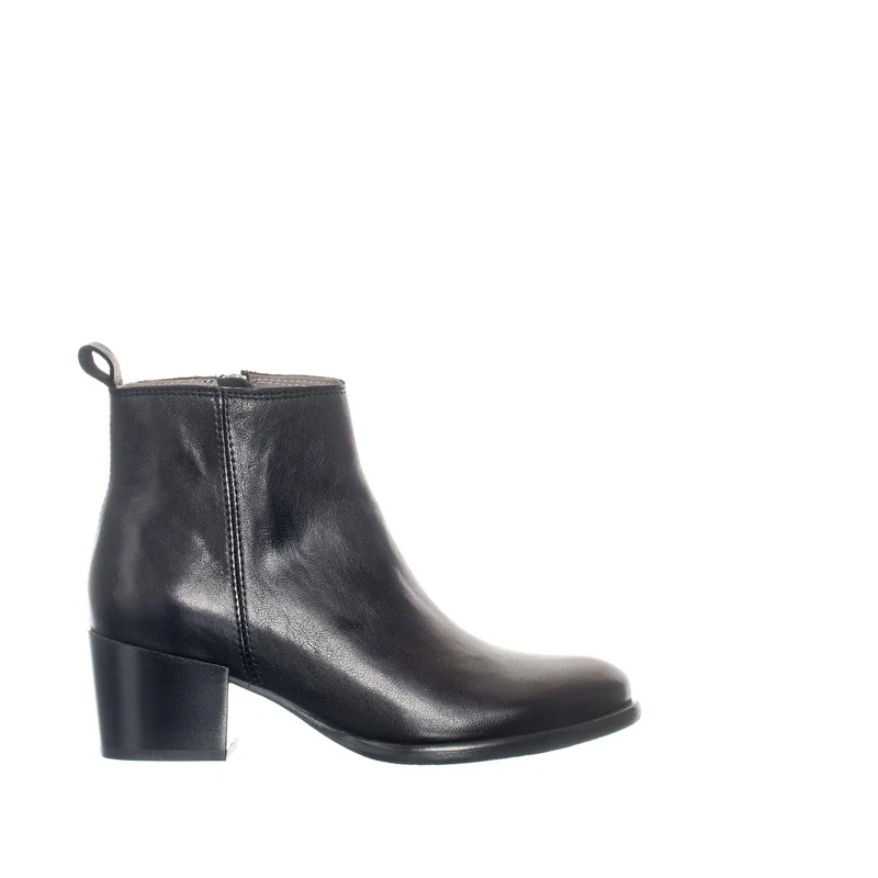 Jonna Outlet — Black