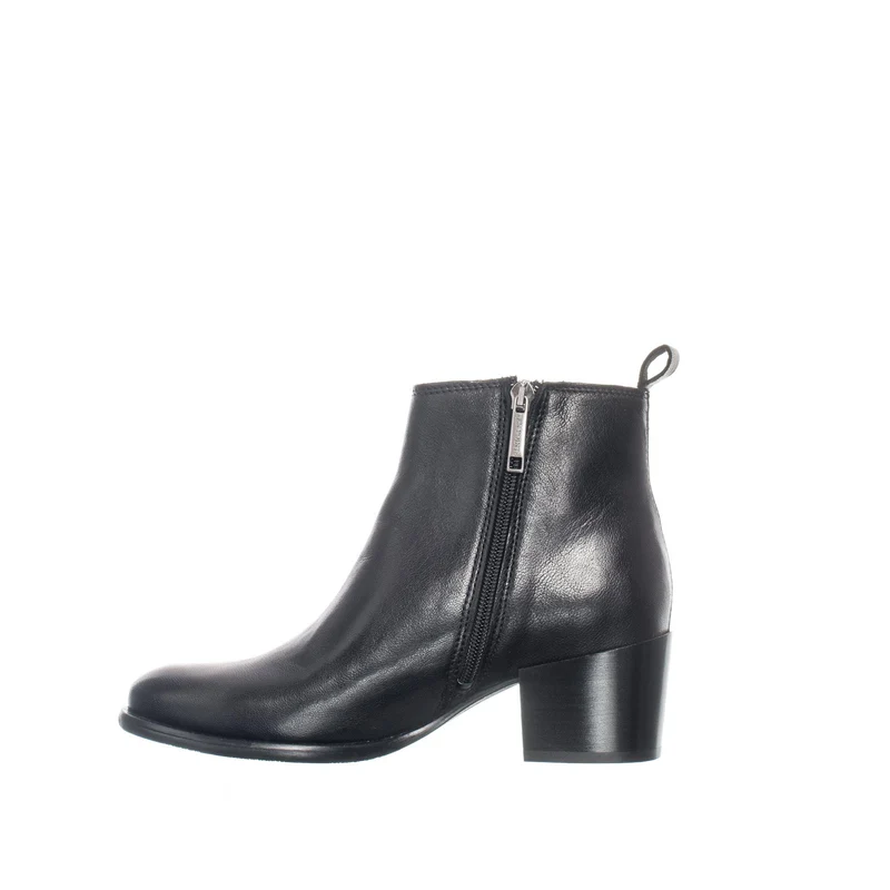 Jonna Outlet — Black