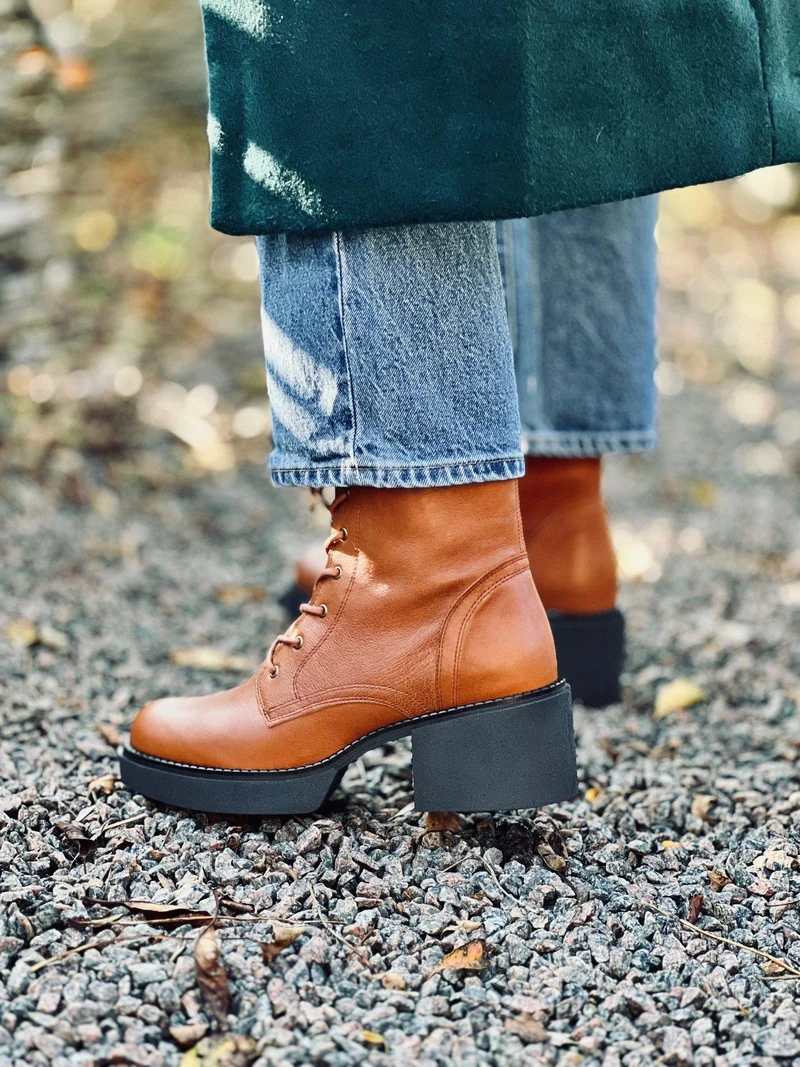 Selma Laced boots — Cognac