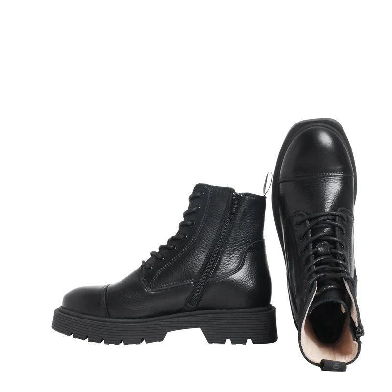 Mimmi Laced boots — Black