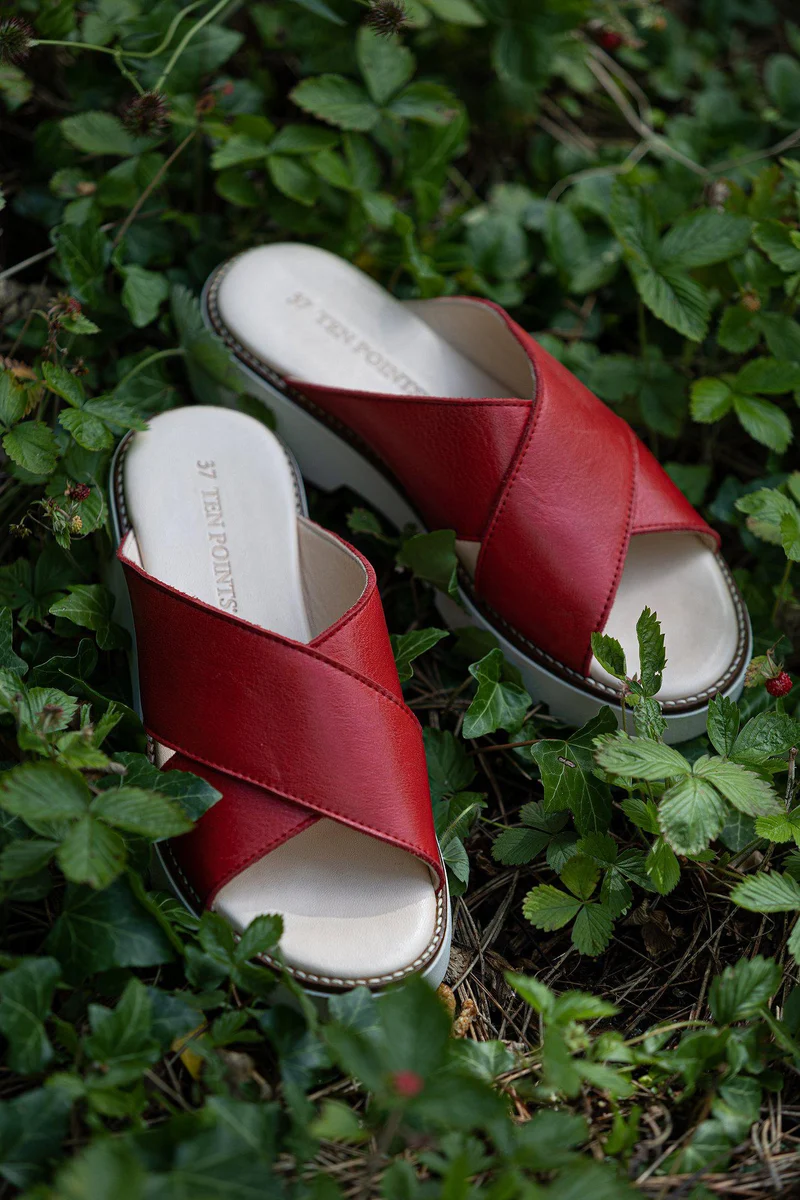 Ellen Outlet — Red