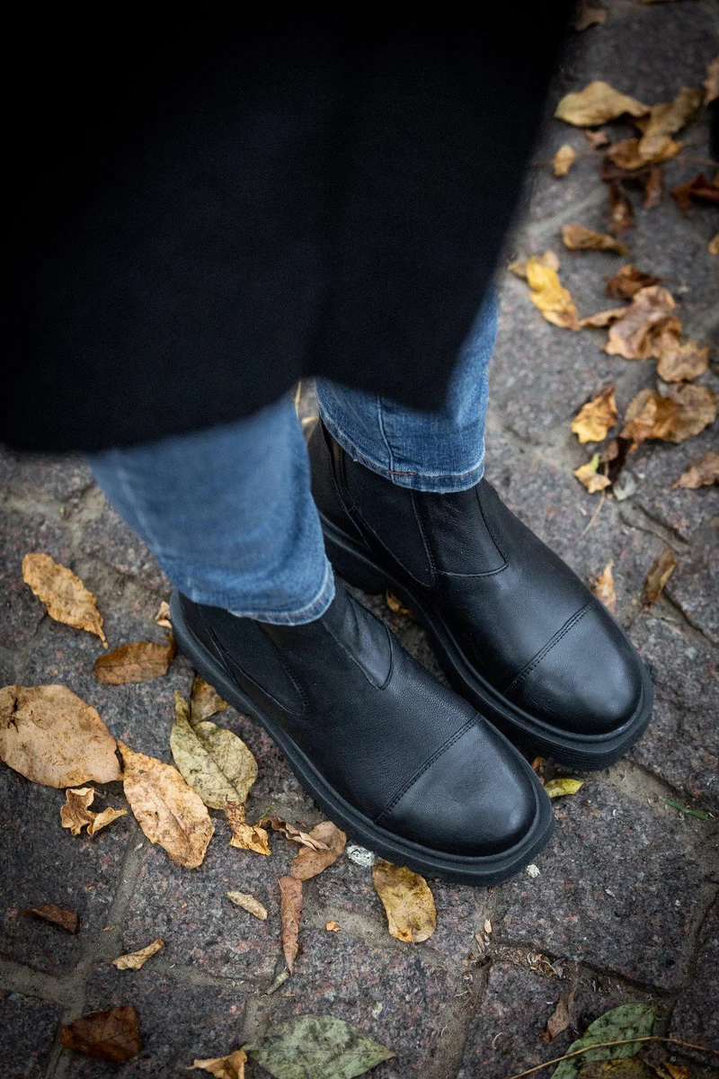 Mimmi Chelsea boots — Black