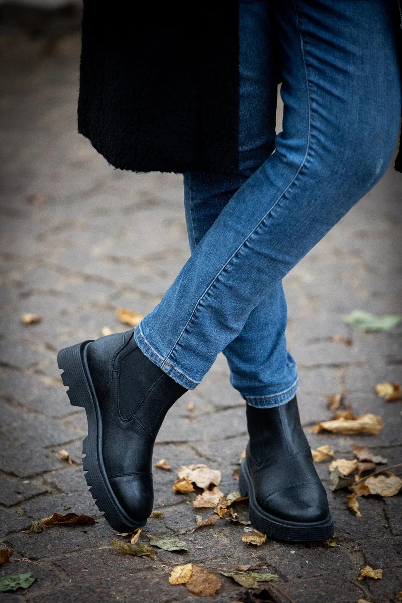 Mimmi Chelsea boots — Black