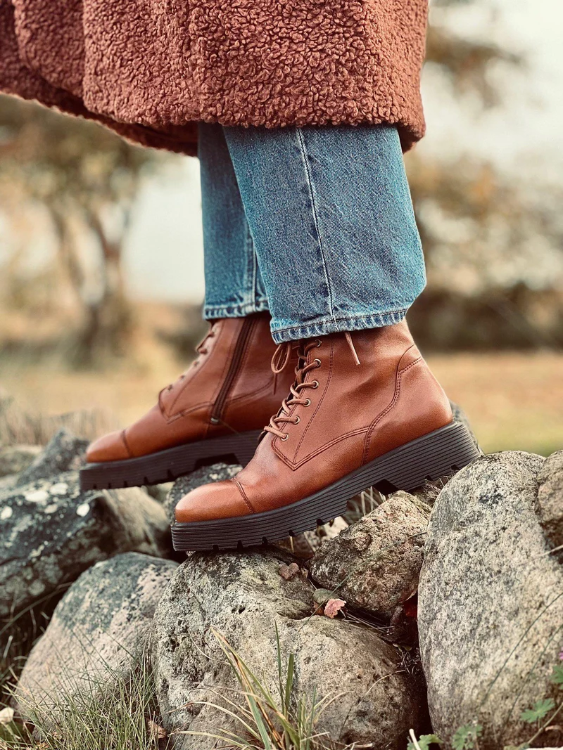 Mimmi Laced boots — Cognac