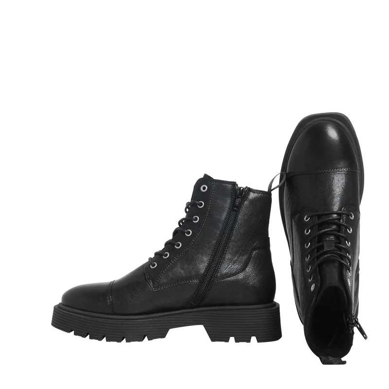 Mimmi Laced boots — Black