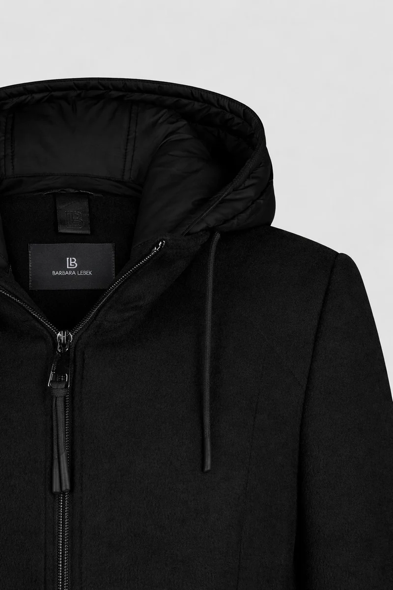 Jacke (Wolle) mit Kapuze