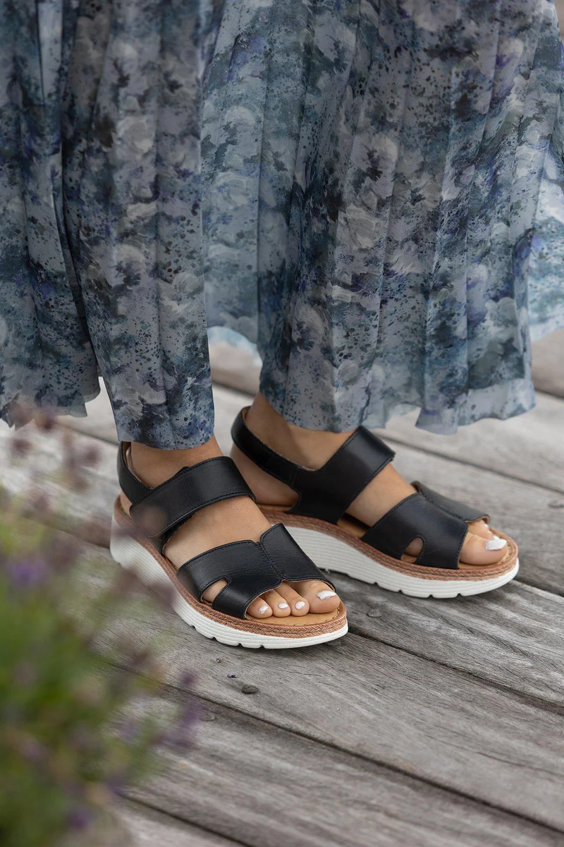 Maya 2 Outlet — Black