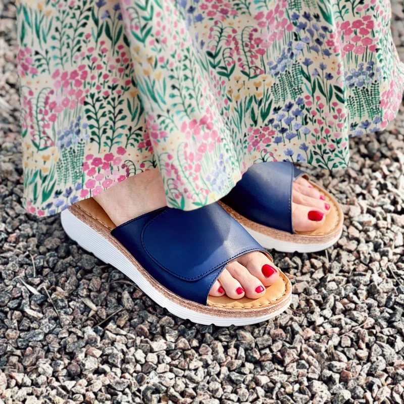 Maya 2 Outlet — Navy