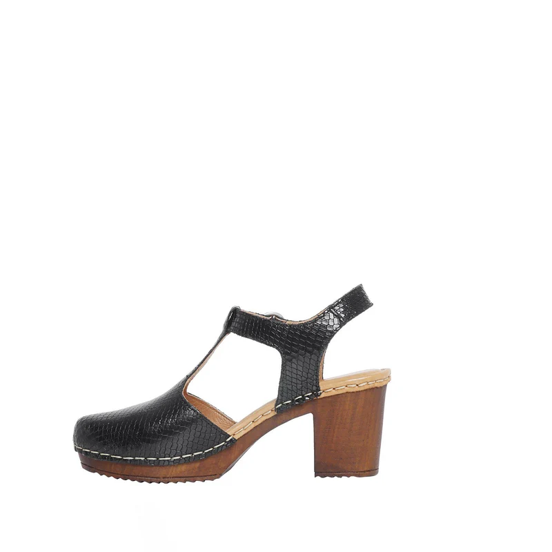 Amelia Outlet — Black