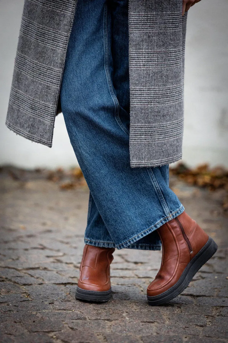 Larina Warm boots — Roasted brown