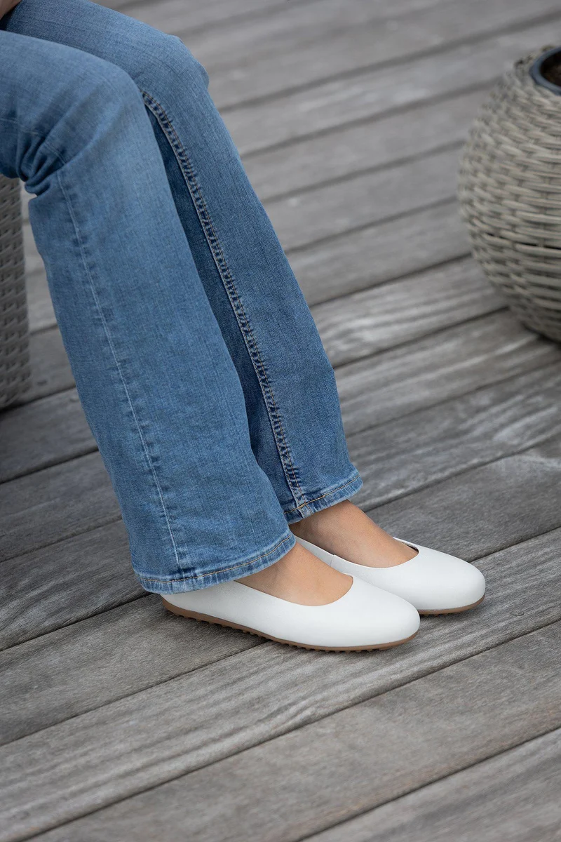Lilly Outlet — White