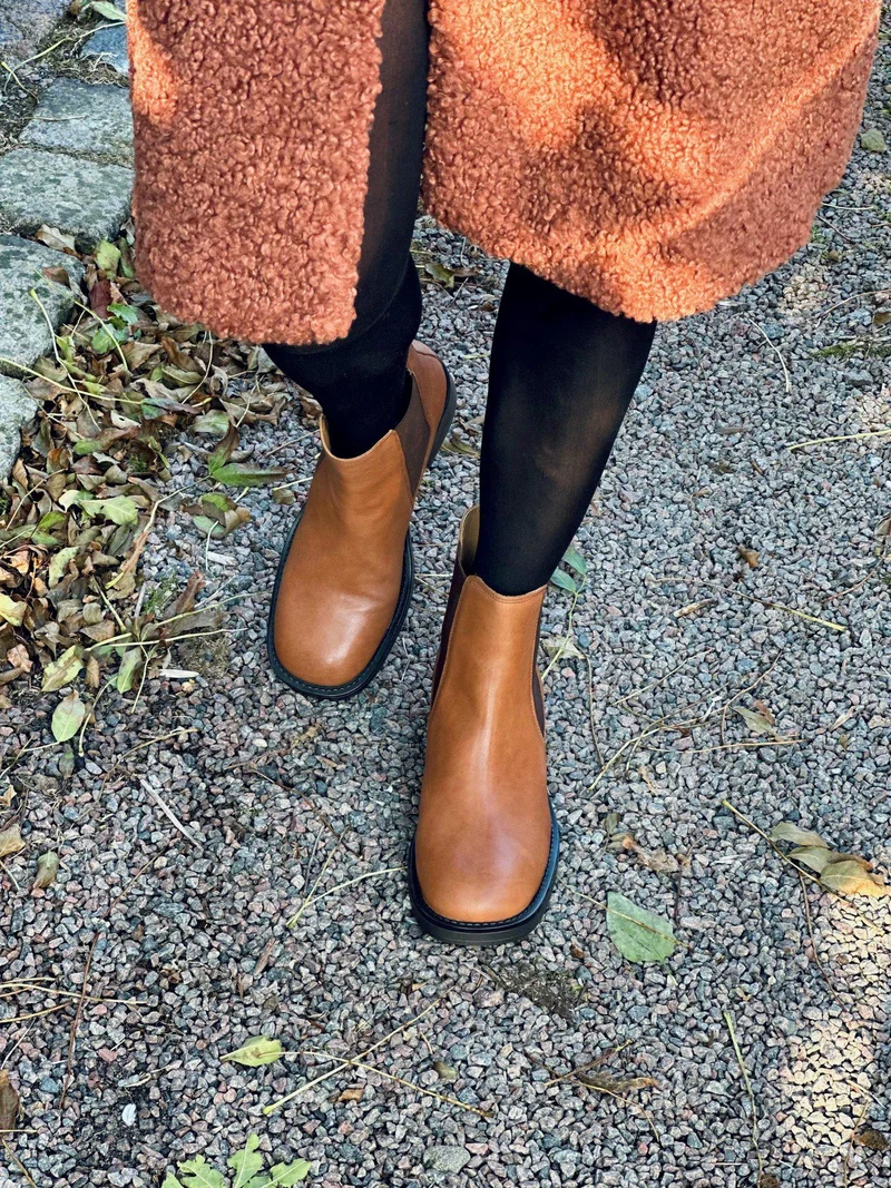 Ingrid Chelsea boots — Cognac