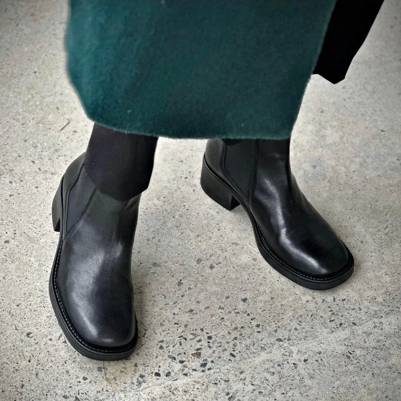 Ingrid Chelsea boots — Black
