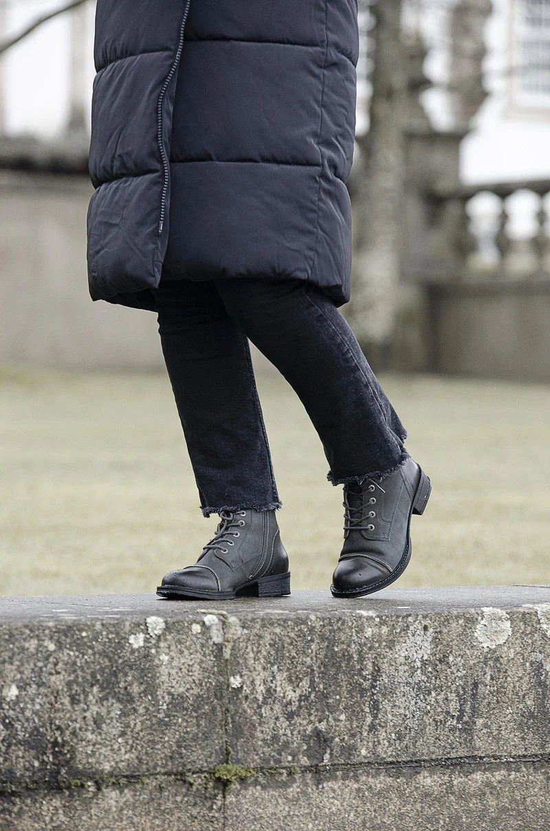 Pandora Laced boots — Charcoal