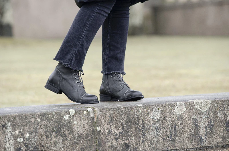 Pandora Laced boots — Charcoal