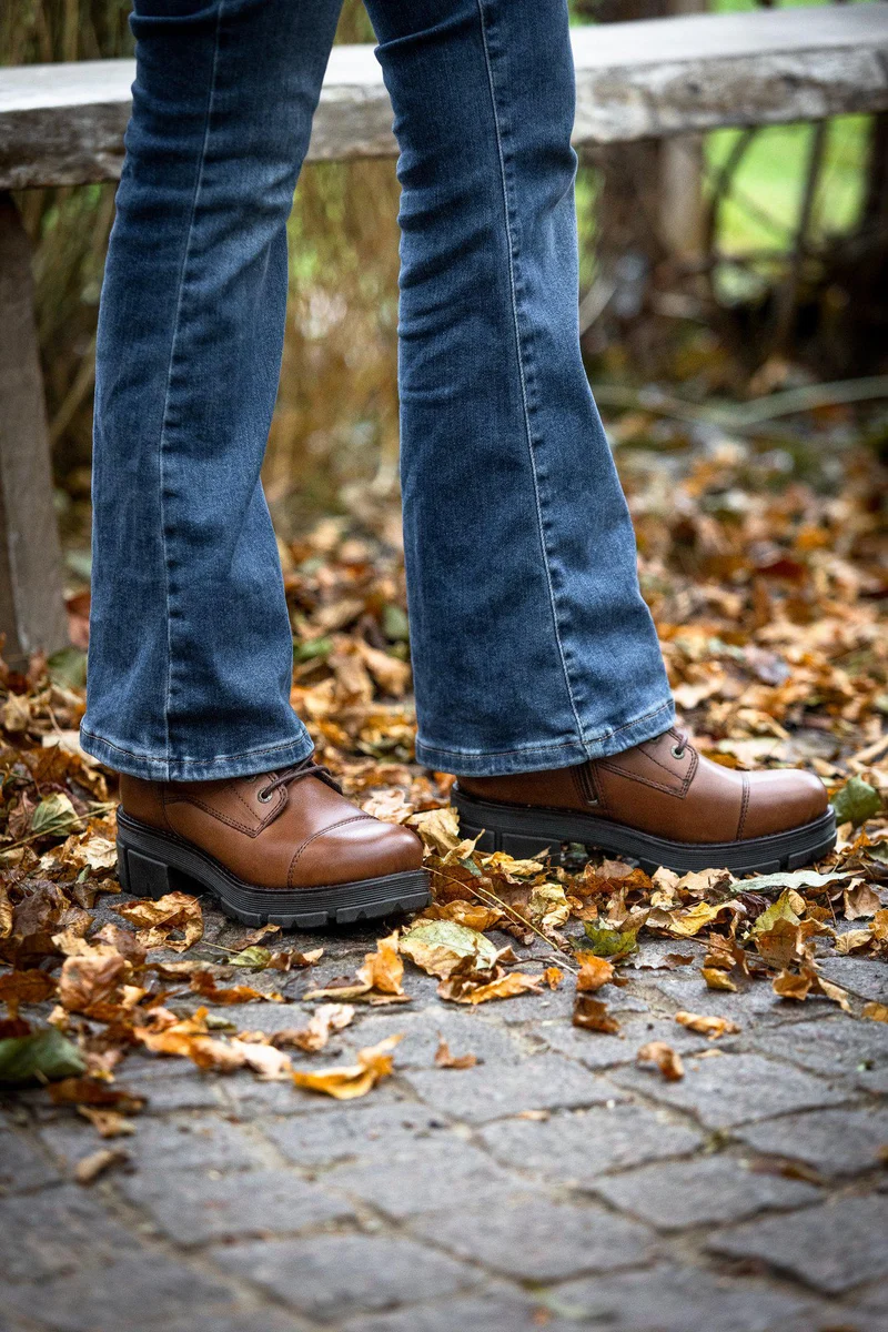 Cecilia Laced boots — Brown