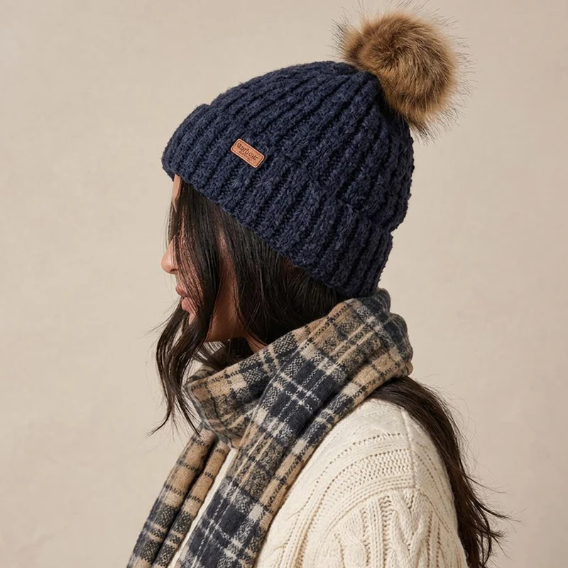 Barbour Saltburn Beanie & Tartan Scarf Gift Set - BARBR44513 / 329 673 - Navy