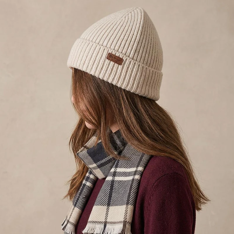 Barbour Pendle Beanie & Blair Scarf Gift Set - BARBR44512 / 329 672 - Cream