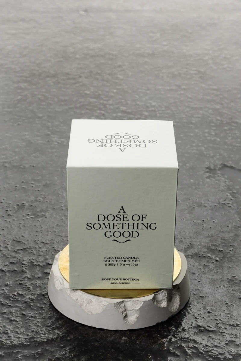 A DOSE OF SOMETHING GOOD Duftkerze ROSE YOUR BOTTEGA weiß