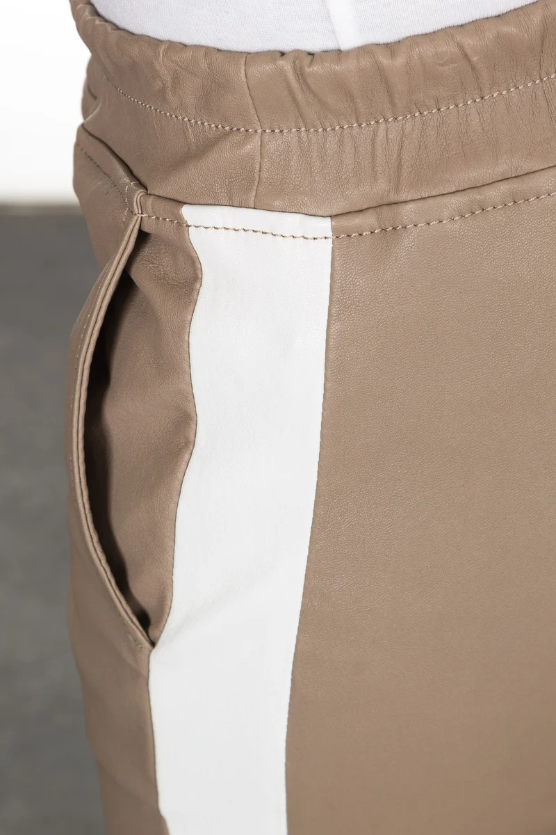 NOVE Damen Lammnappa Lederleggings mit weißem Streifen camel