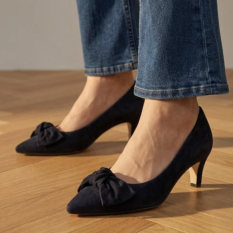 Gabor Wide Fit Bow Detailed Leather Court Shoes - GAB44517 / 330 028 - Navy Suede