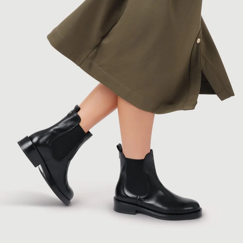Moxie Leather Heeled Chelsea Boots - MOXIE / 328 088 - Black Leather