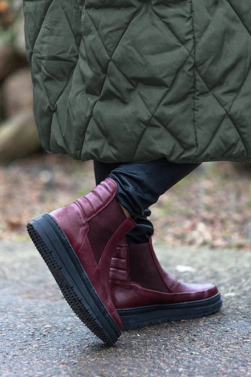 Larina Chelsea boots — Red