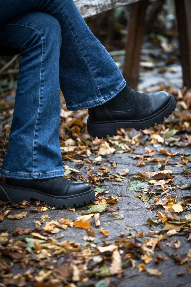 Pandora Chunky Chelsea boots — Black