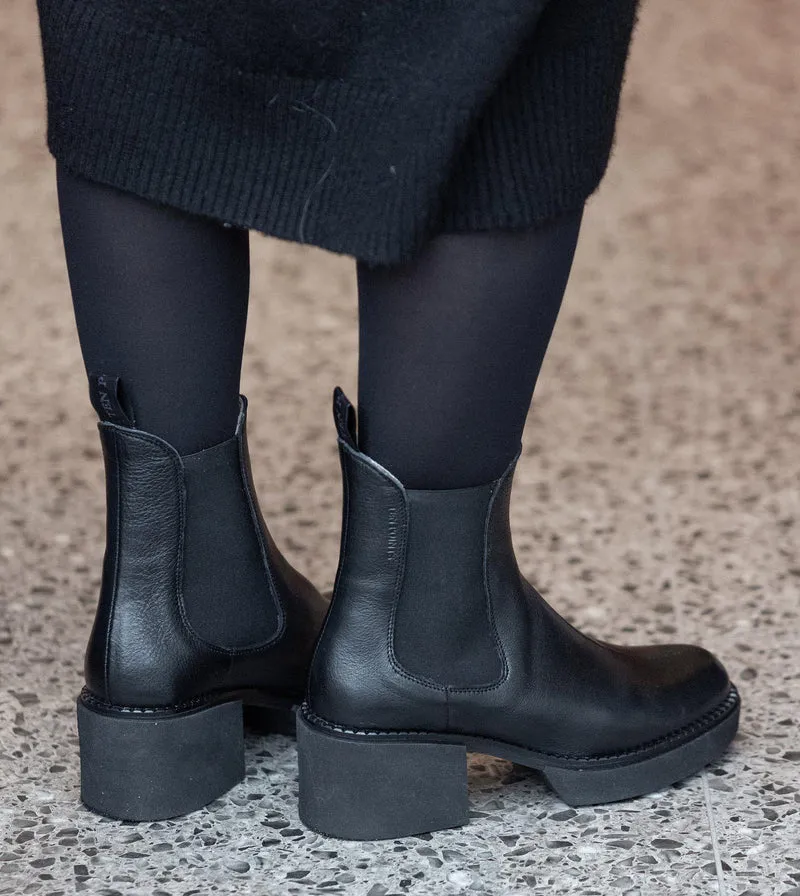 Selma Chelsea boots — Black