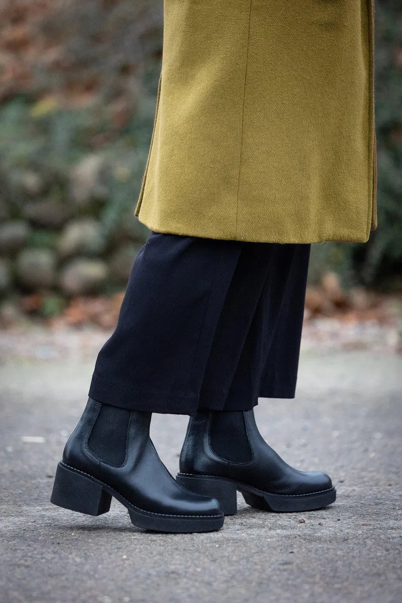 Selma Chelsea boots — Black
