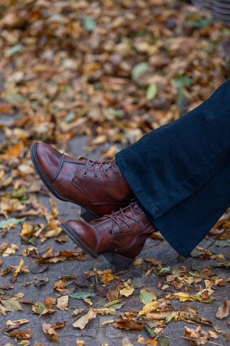 Pandora Laced boots — Rust
