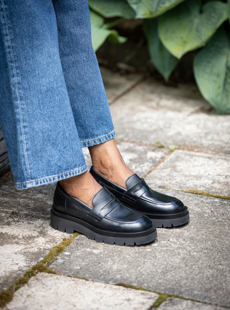 Margaret Loafers — Black
