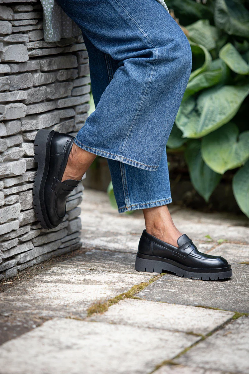 Margaret Loafers — Black