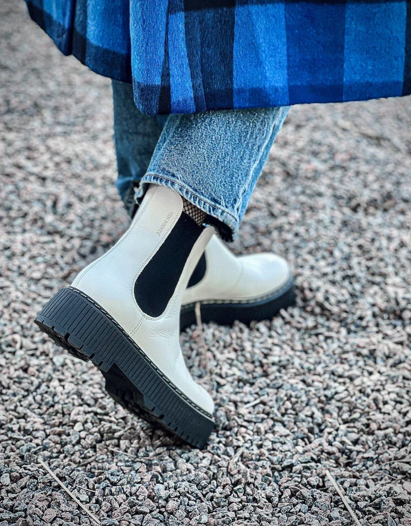 Alina Chelsea boots — Vanilla