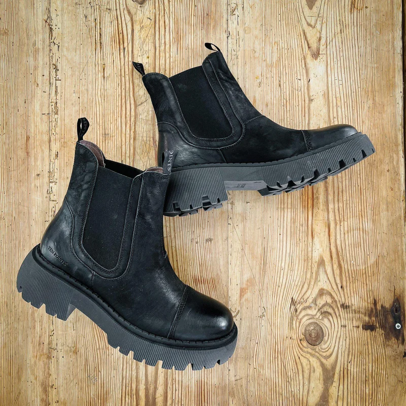 Aretha Chelsea boots — Black