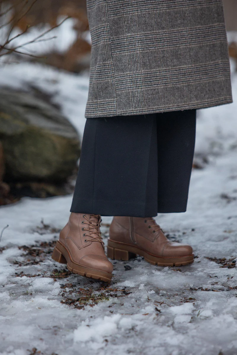 Cecilia Laced boots — Taupe