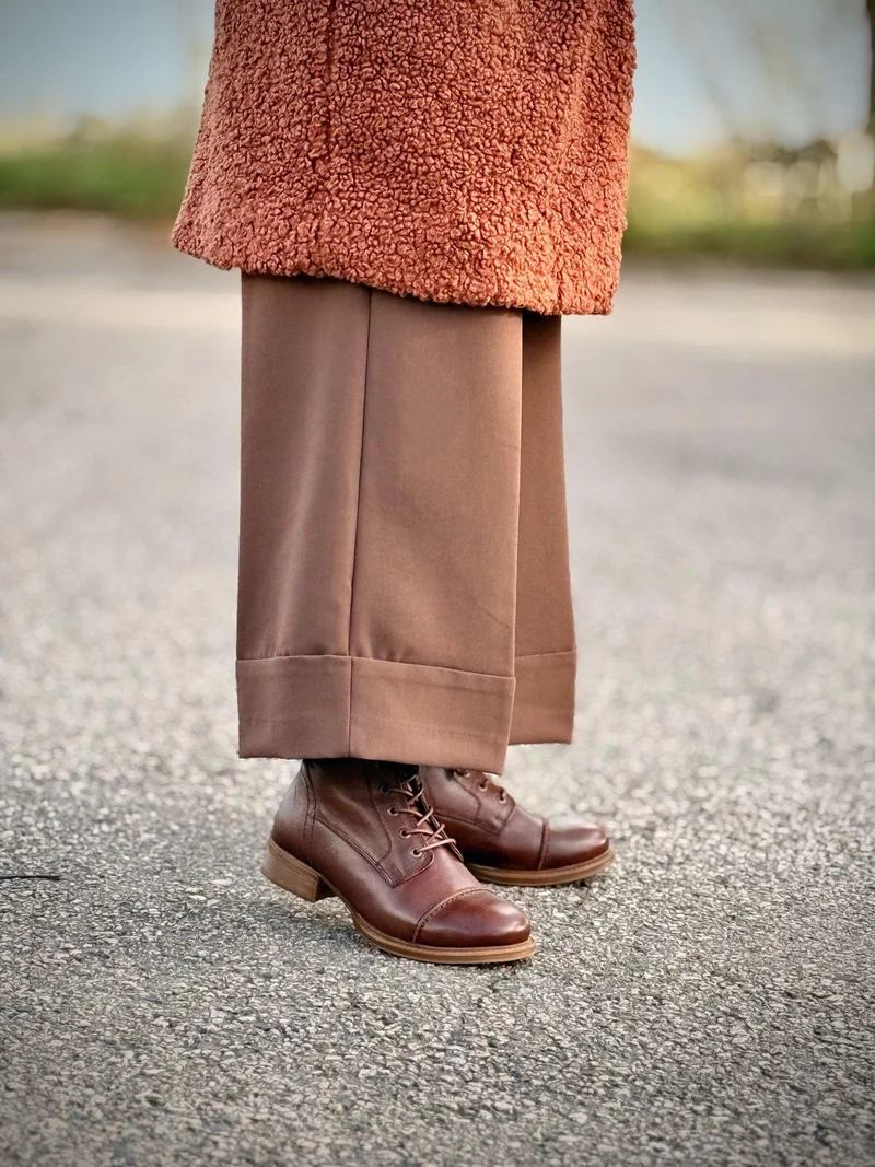 Pandora Laced boots — Chocolate